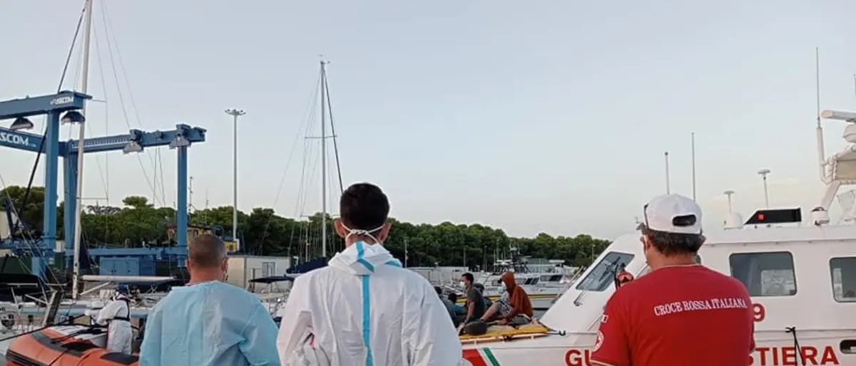 Roccella, in arrivo 61 migranti al porto delle Grazie