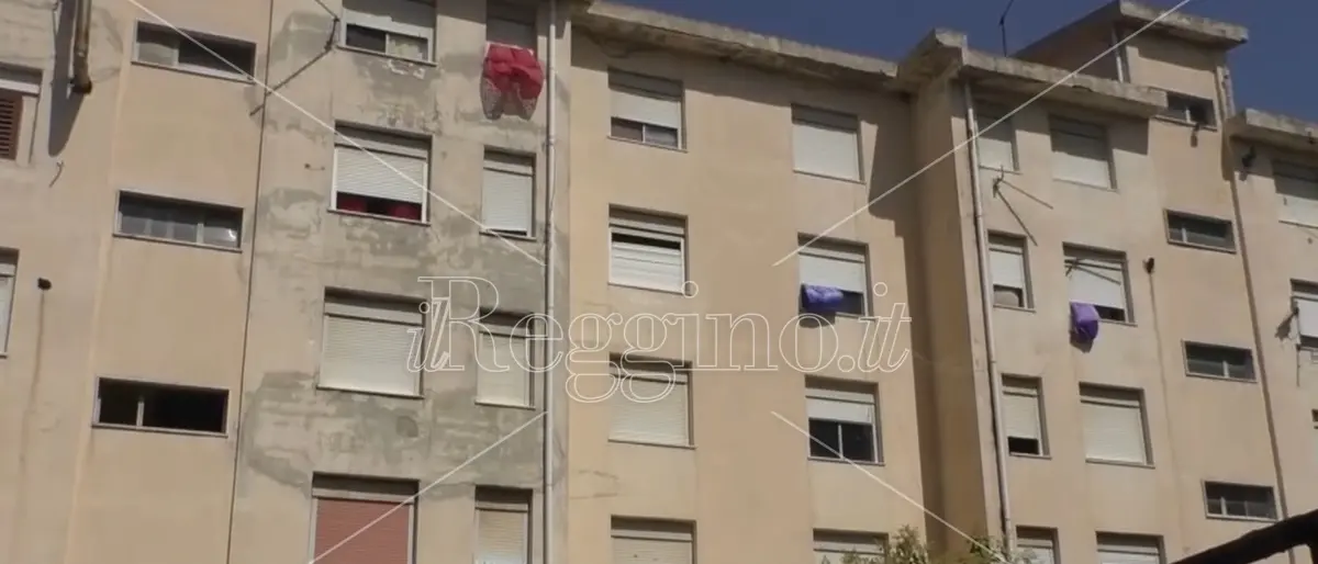 Reggio, rifiuti e alloggi popolari ad Arghillà: «Il Comune ripulisca e finalizzi il progetto Pinqua» - VIDEO