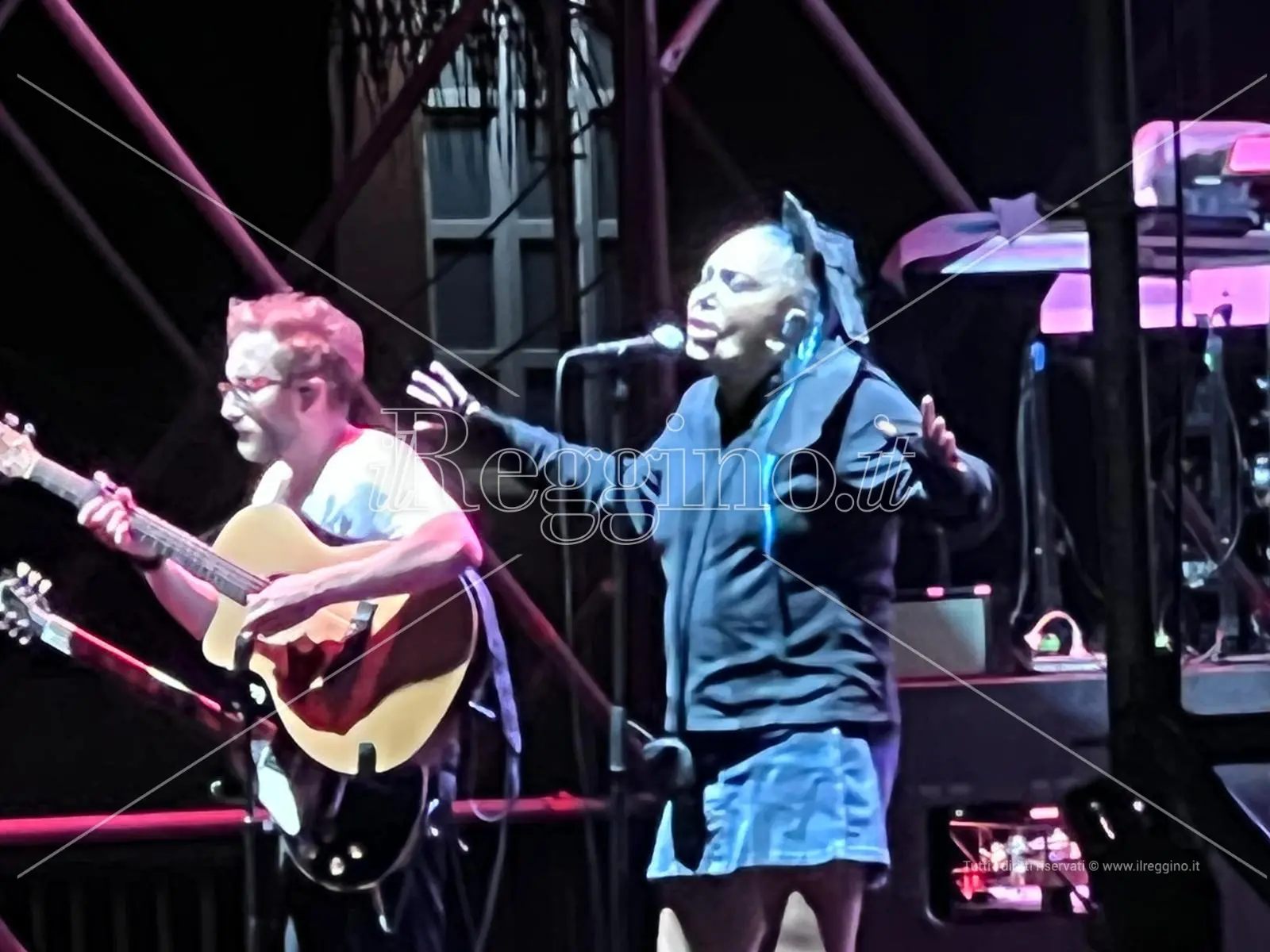 Loredana Bertè a Reggio sfida il maltempo e strega il pubblico