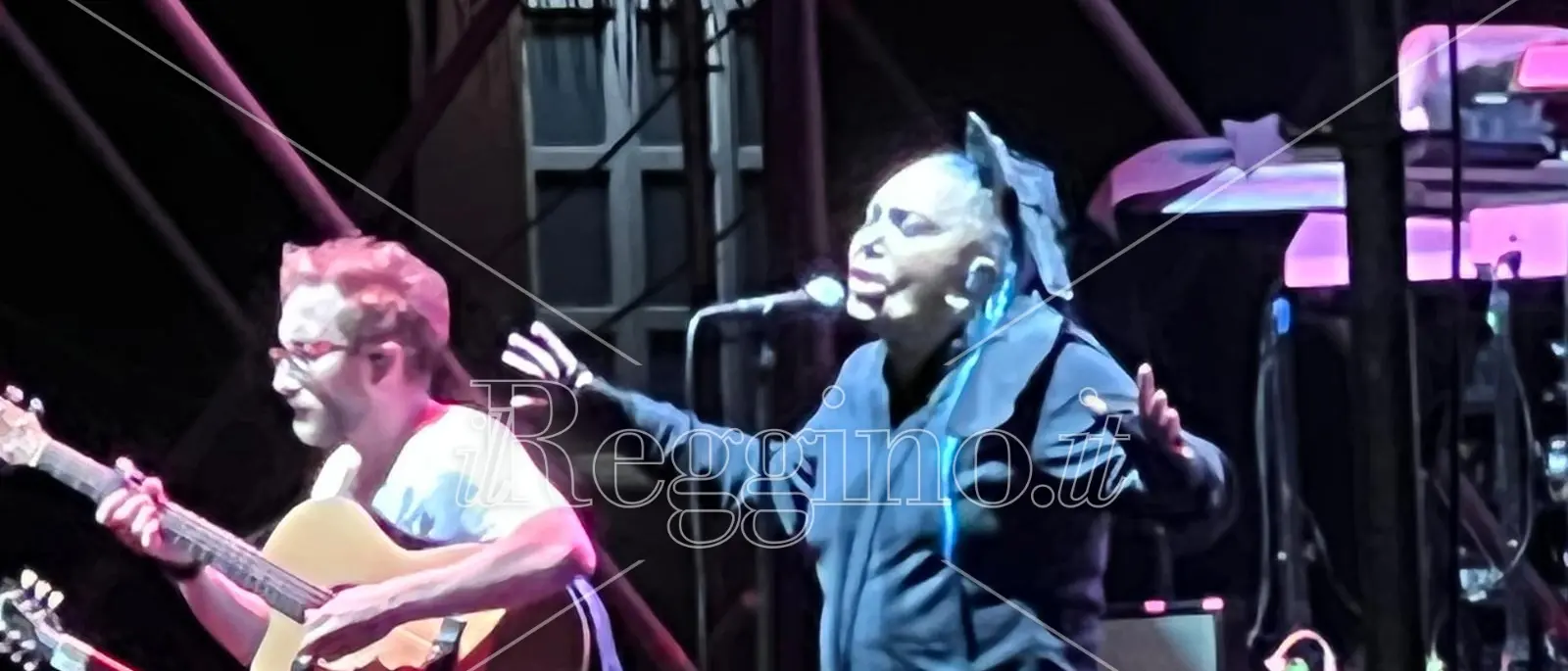 Loredana Bertè a Reggio sfida il maltempo e strega il pubblico