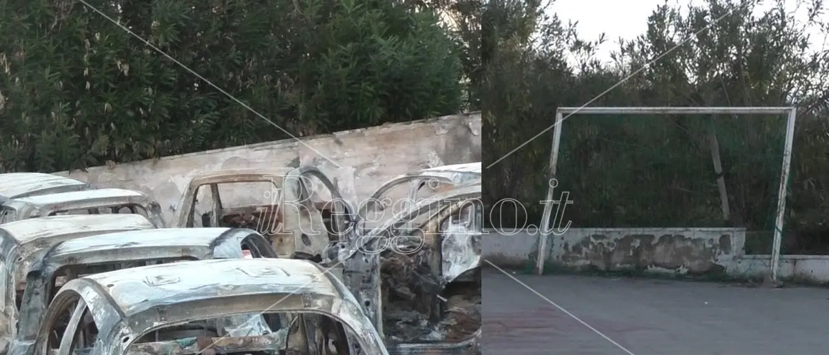Reggio, ad Arghillà largo Verardi diventa deposito di carcasse di auto rubate - VIDEO