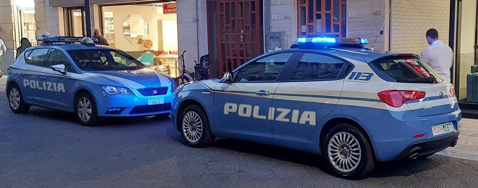 Reggio, sperona volante polizia per agevolare la fuga di due complici