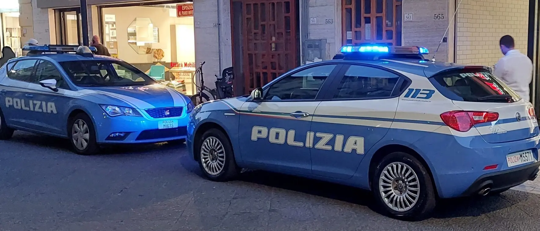Reggio, sperona volante polizia per agevolare la fuga di due complici