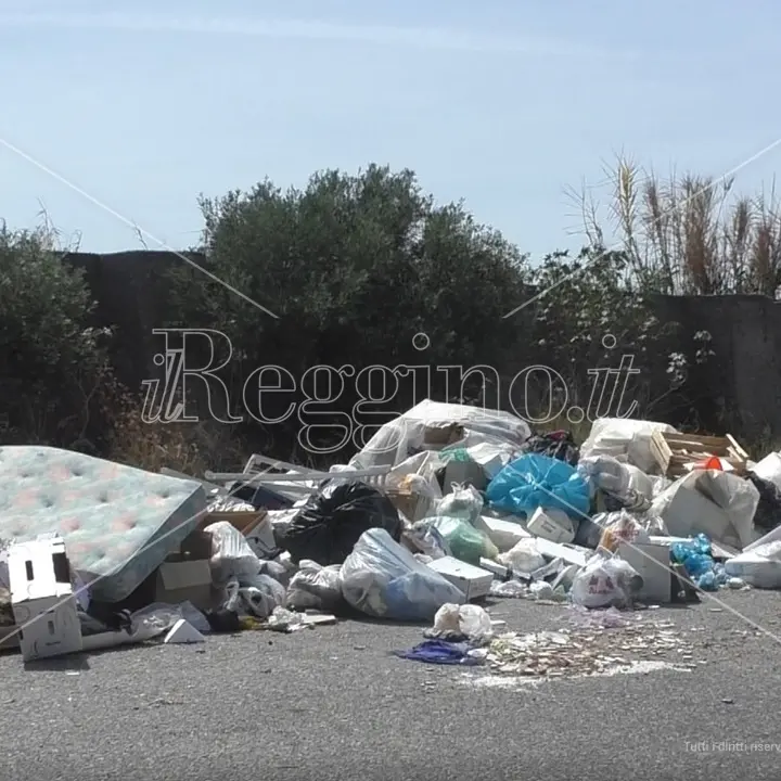 Rifiuti a Reggio, ancora incertezze sulla società che gestirà la raccolta