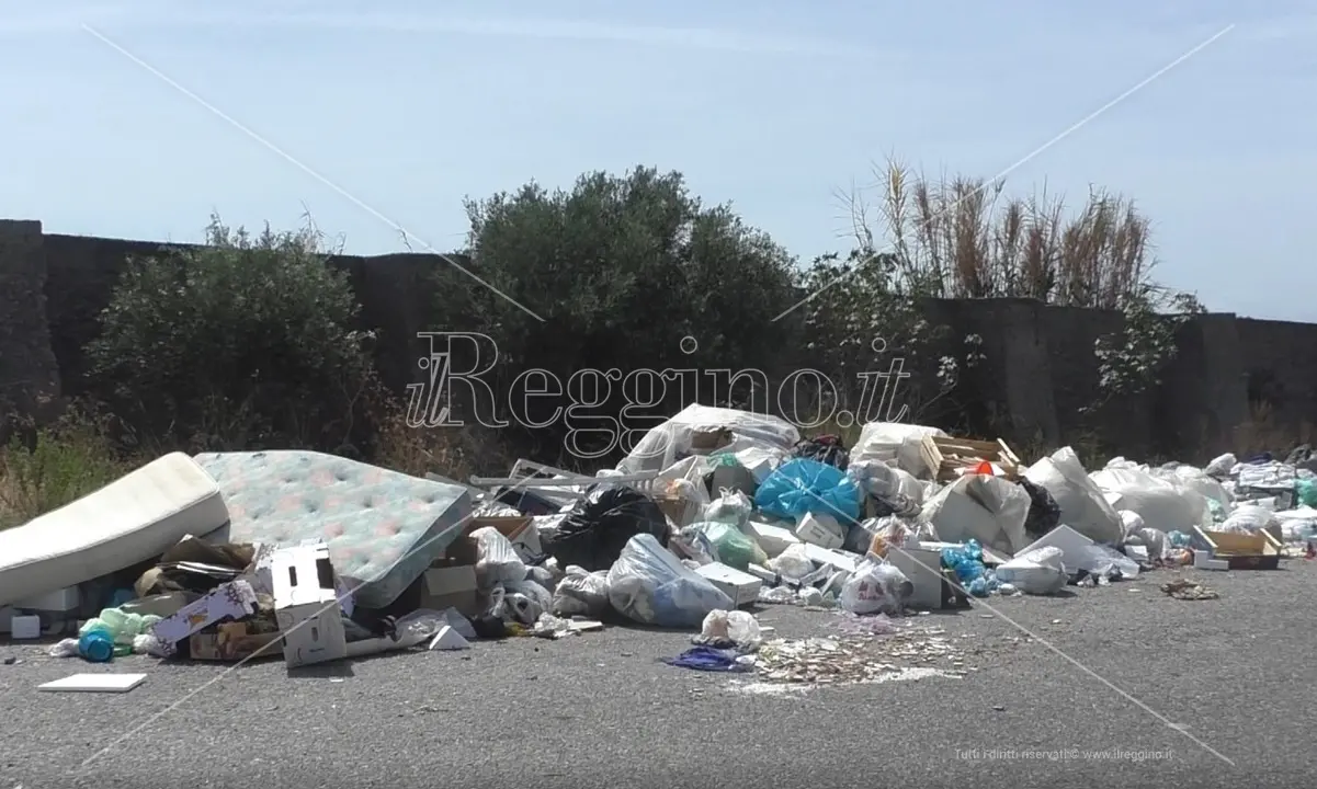 Rifiuti a Reggio, ancora incertezze sulla società che gestirà la raccolta