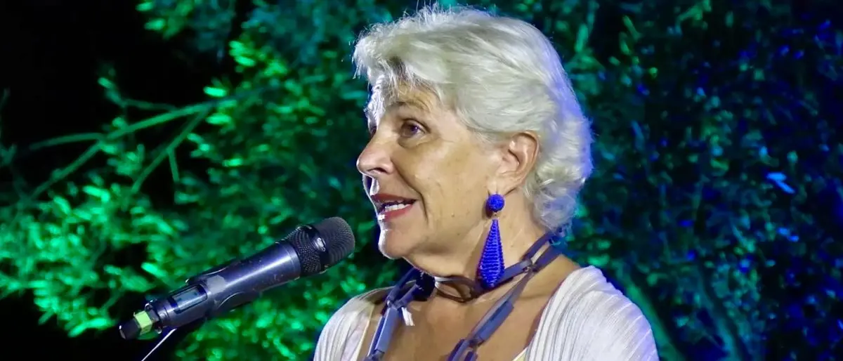 Pamela Villoresi incanta il pubblico della Locride e riceve il premio Tessalo 2022