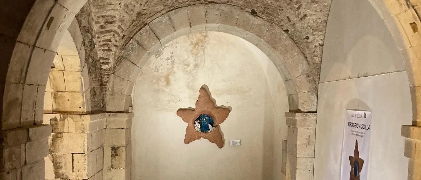 “Miraggio a Scilla”, Budini dona alla città un’opera dedicata al suo mito