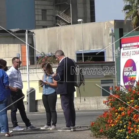 De Magistris e i candidati di \"Unione popolare\" davanti al termovalorizzatore: Conia attacca Arruzzolo e Nesci