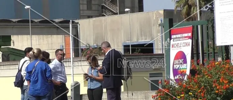 De Magistris e i candidati di \"Unione popolare\" davanti al termovalorizzatore: Conia attacca Arruzzolo e Nesci