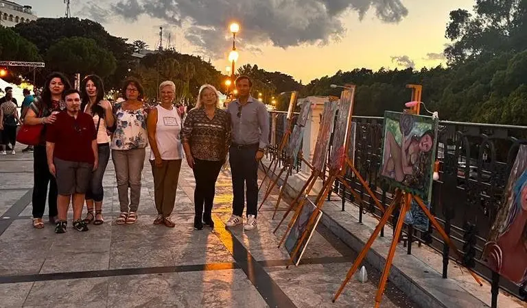Reggio, i colori di \"Arte in Movimento\" illuminano la via Marina