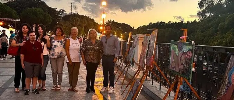 Reggio, i colori di \"Arte in Movimento\" illuminano la via Marina