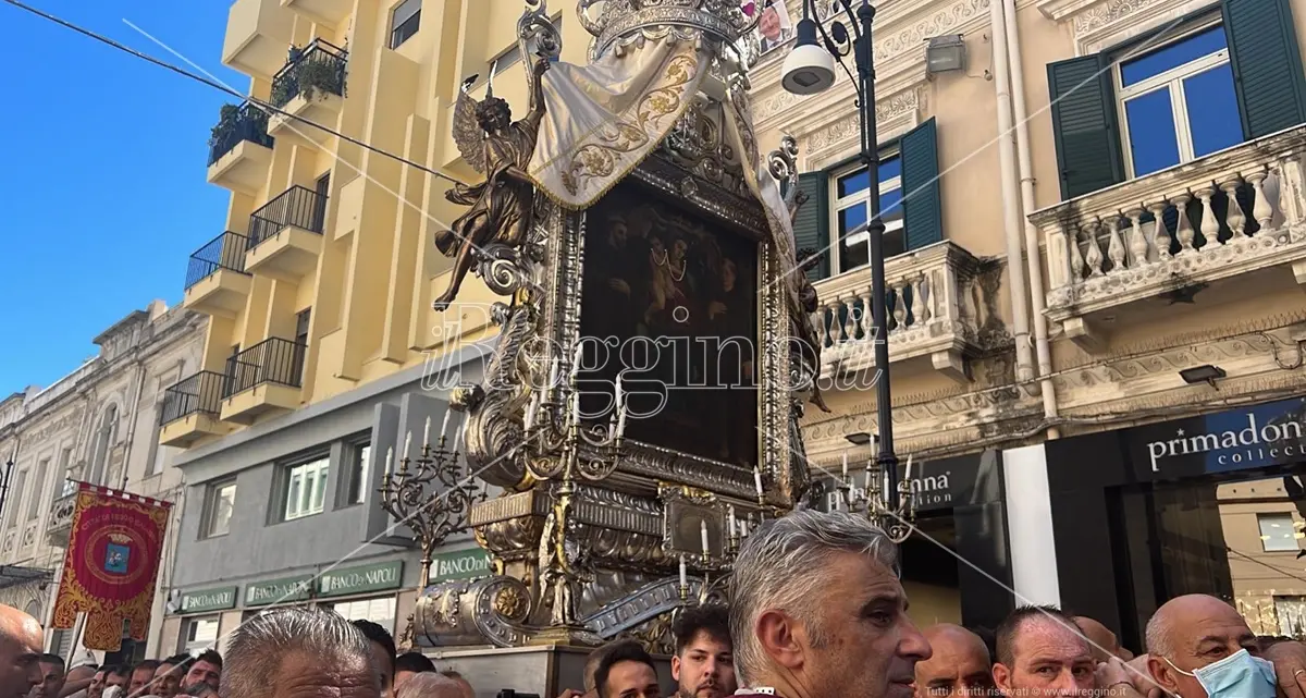 La Vara raccontata da chi la porta sulle spalle:\u00A0presentato il libro \"Un viaggio tra le stanghe della Vara con Maria Consolatrice\"\n
