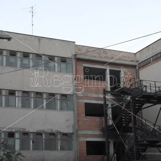 Reggio, il Comune punta al recupero della scuola media Ugo Foscolo - FOTO e VIDEO