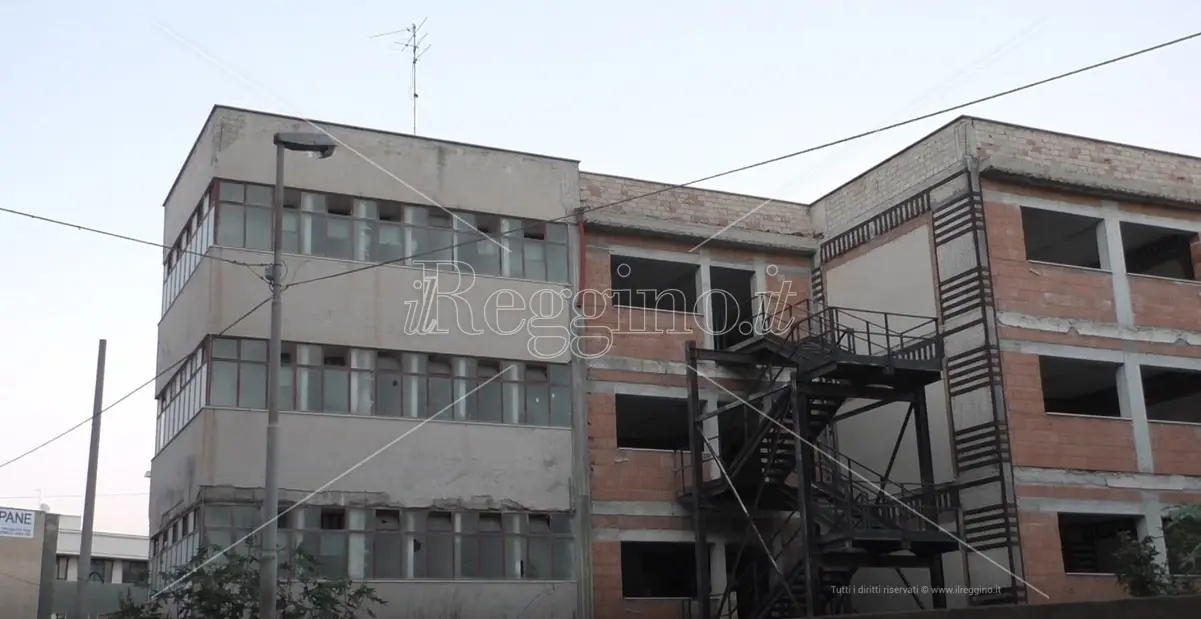 Reggio, il Comune punta al recupero della scuola media Ugo Foscolo - FOTO e VIDEO