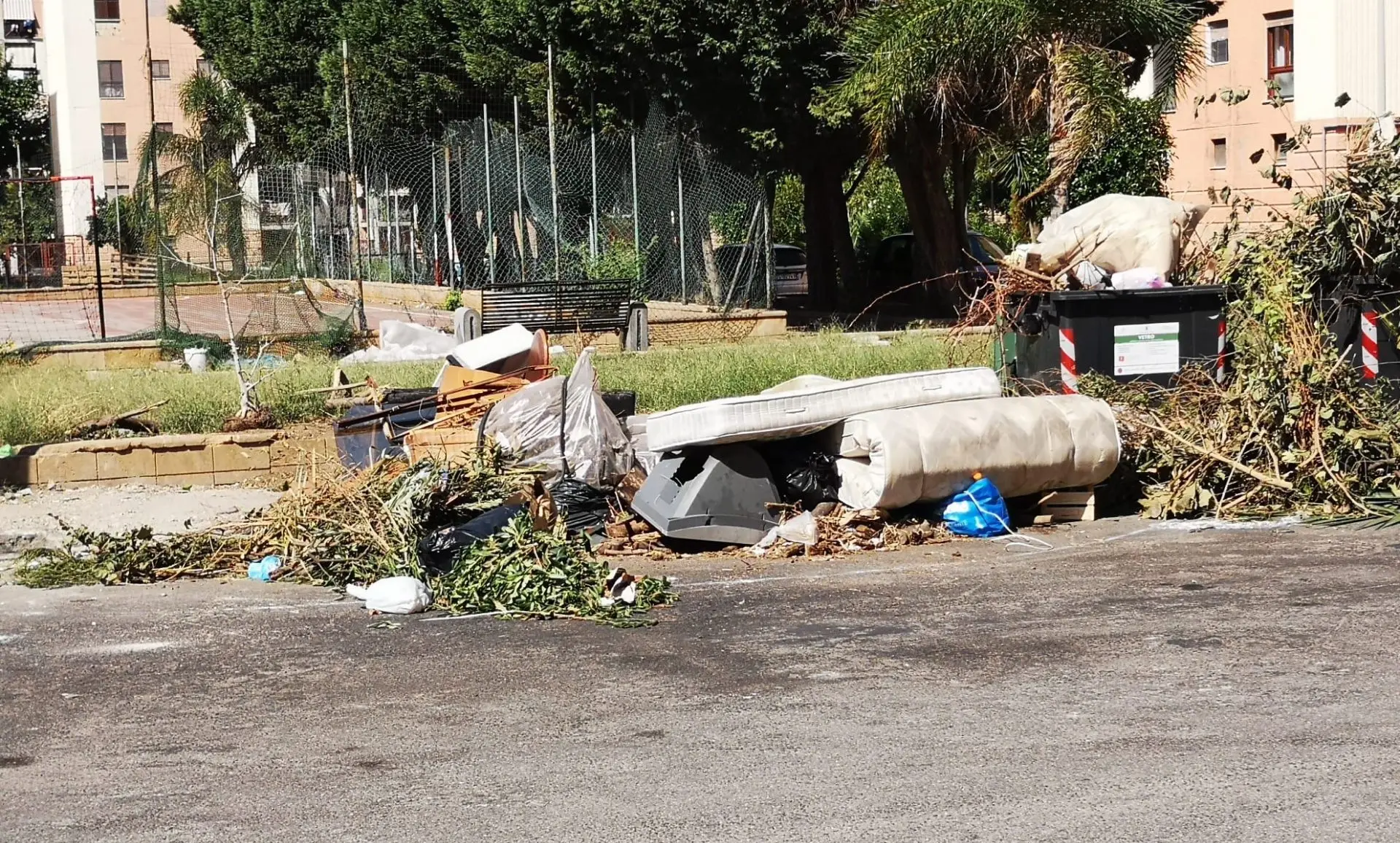 Rifiuti, Reggio bene Comune: «Rione Marconi, Ciccarello e Arghillà ormai terre dei fuochi»