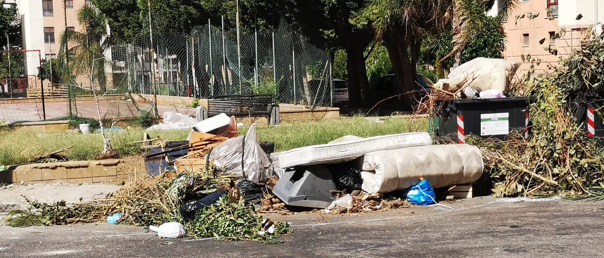 Rifiuti, Reggio bene Comune: «Rione Marconi, Ciccarello e Arghillà ormai terre dei fuochi»