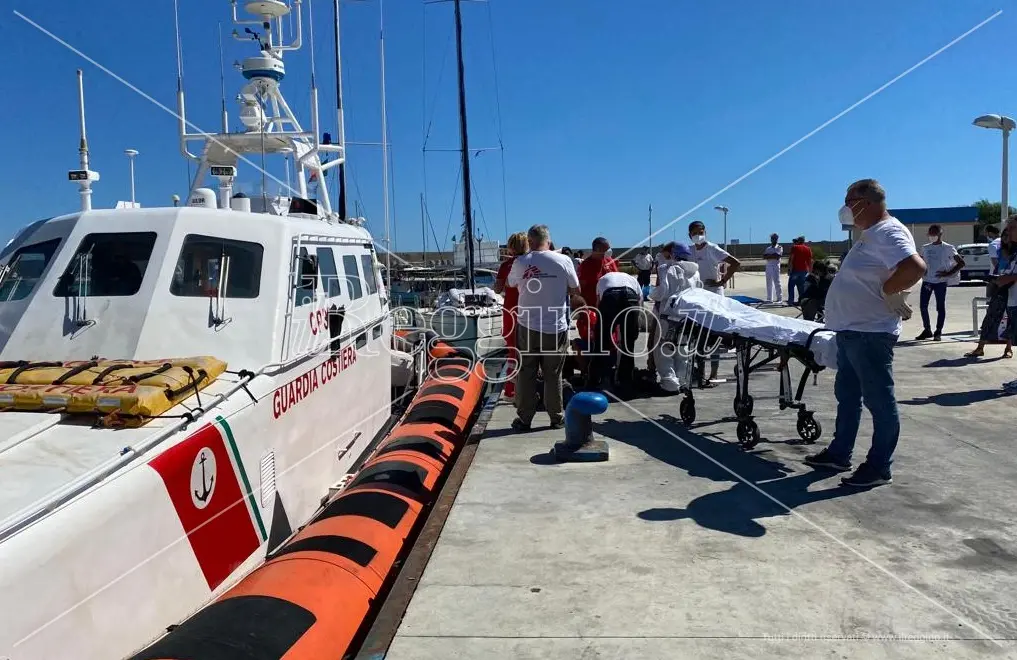 Migranti, in arrivo in Calabria quasi 550 migranti: 110 sbarcheranno a Reggio e 220 a Roccella