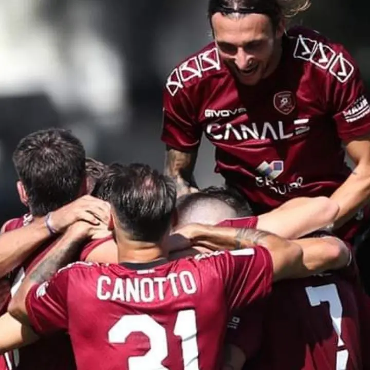 Reggina-Cosenza, amaranto a caccia del quarto successo di fila al Granillo