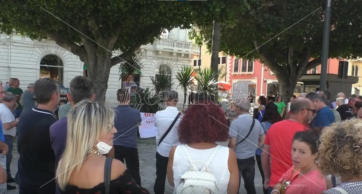 Reggio, tirocinanti: «Ok proroga, ma vogliamo il contratto» - VIDEO