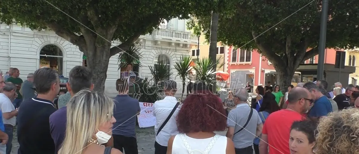 Reggio, tirocinanti: «Ok proroga, ma vogliamo il contratto» - VIDEO