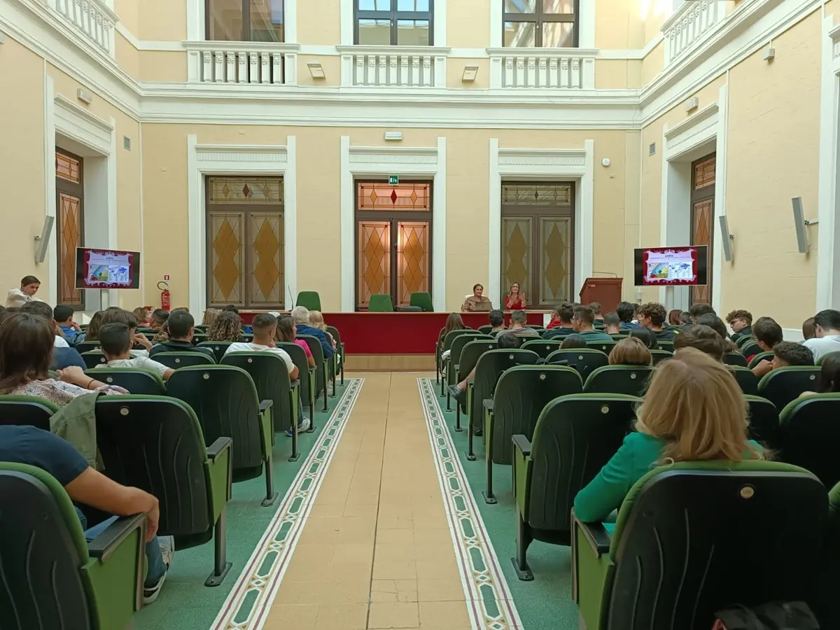 Al via il Festival Cosmos a Reggio, conferenze e conversazioni con gli studenti - FOTO