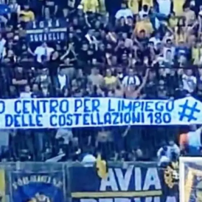 Modena-Reggina, è polemica su due striscioni dei tifosi emiliani