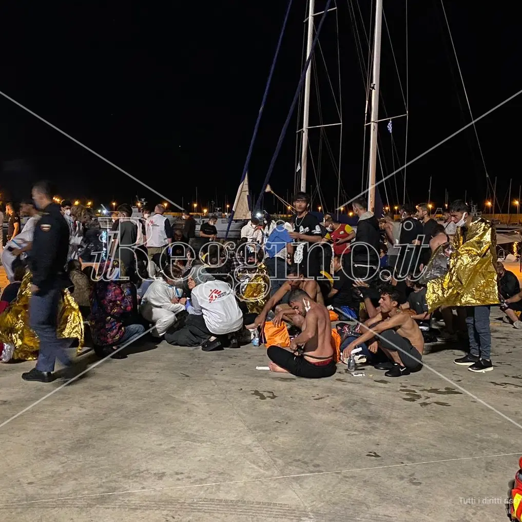Locride, notte di sbarchi a Roccella Jonica: soccorsi 230 migranti