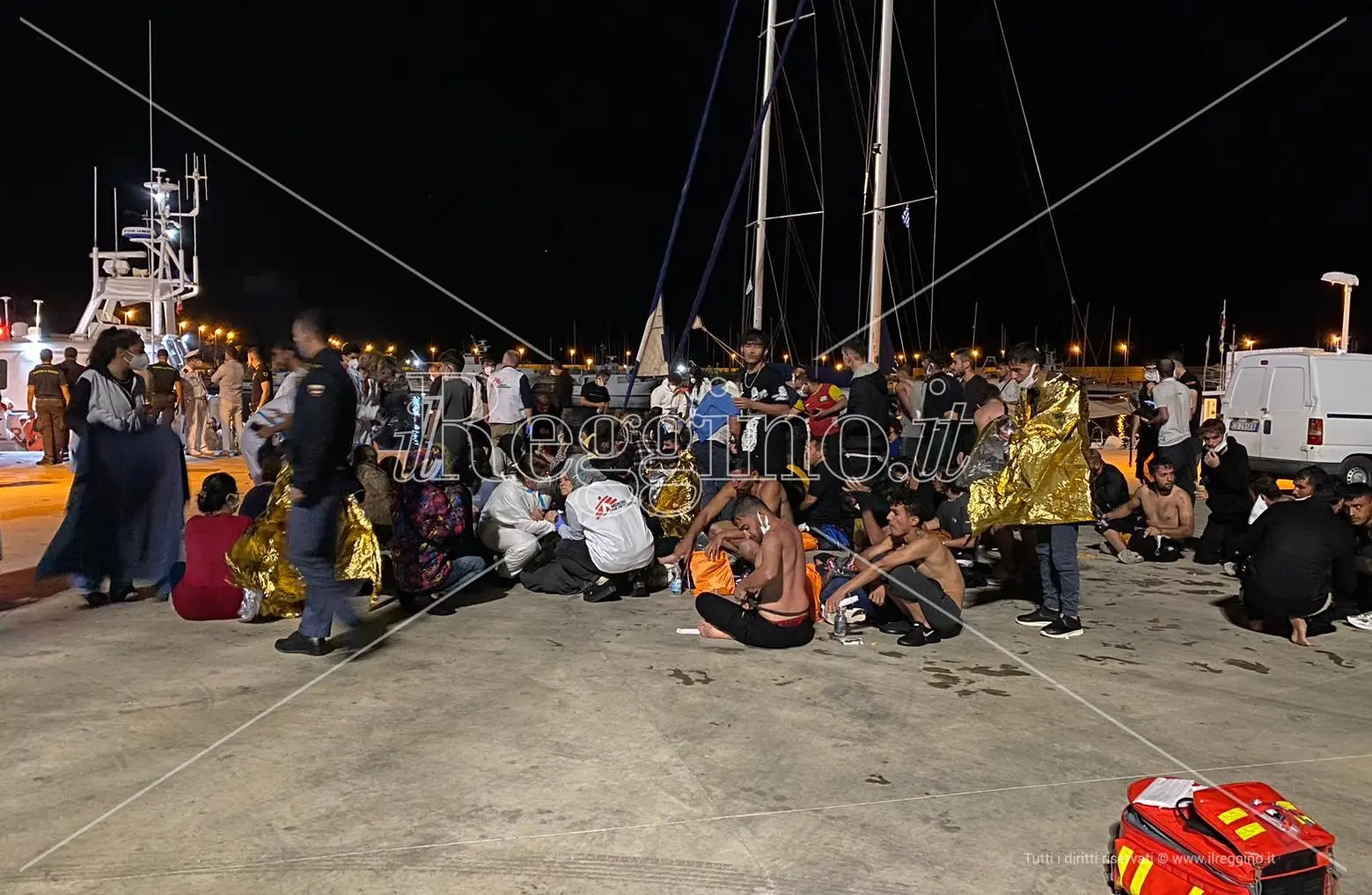 Locride, notte di sbarchi a Roccella Jonica: soccorsi 230 migranti