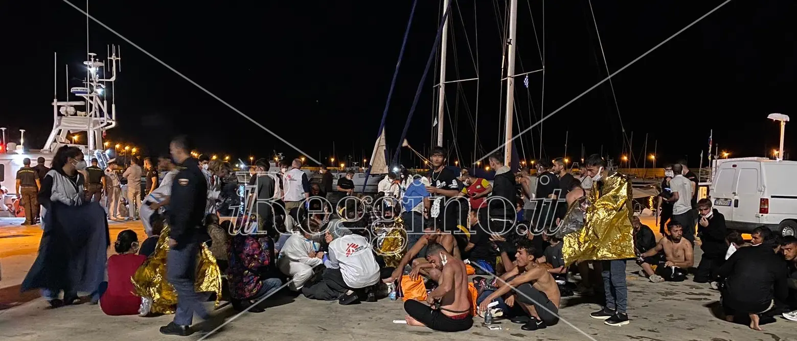 Locride, notte di sbarchi a Roccella Jonica: soccorsi 230 migranti