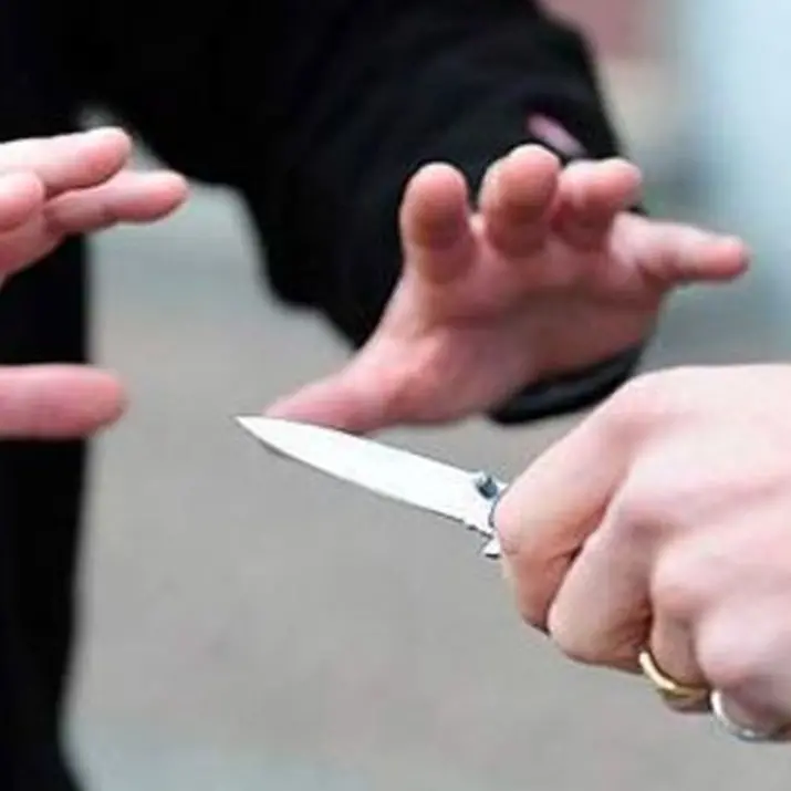 Soriano, grave un uomo accoltellato al torace e al collo: è caccia all’aggressore\n