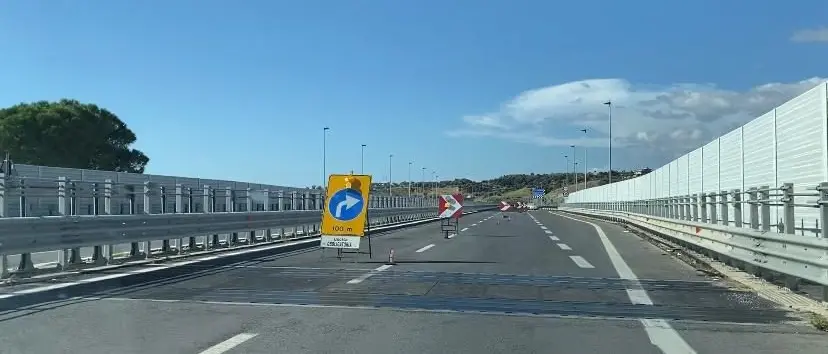 Locride, chiusi da un mese 12 chilometri della nuova 106: disagi per gli automobilisti