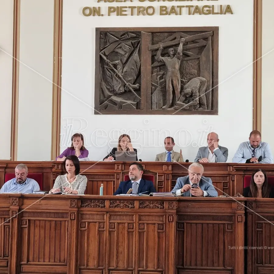 Mancato stralcio cartelle a Reggio, la discussione approda in consiglio comunale