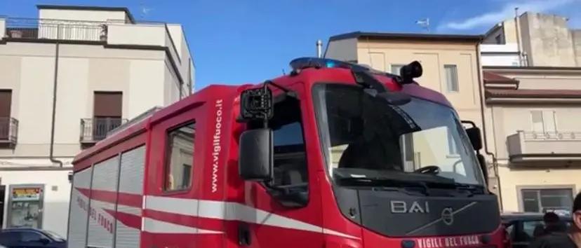 Siderno, donna intrappolata in ascensore: salvata dai Vigili del Fuoco