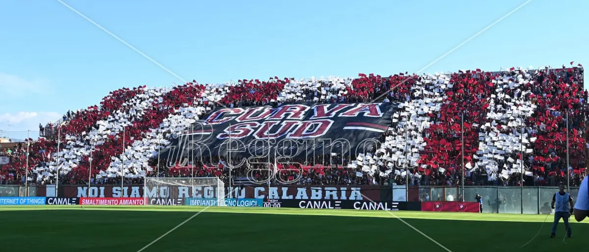 Momenti opposti, zero margine d'errore: Cosenza-Reggina è un derby vitale