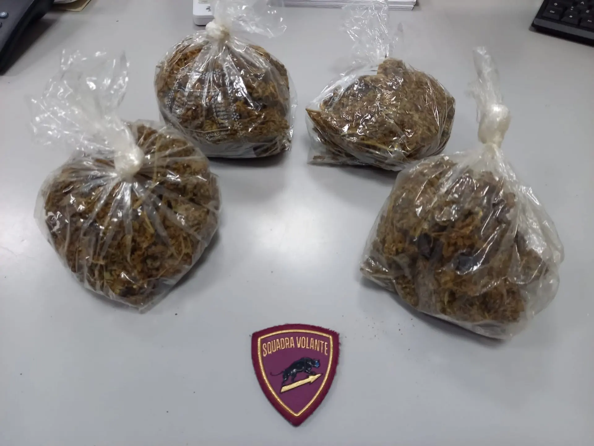 Taurianova, spaccio di droga e furto di energia elettrica: arrestato un 70enne