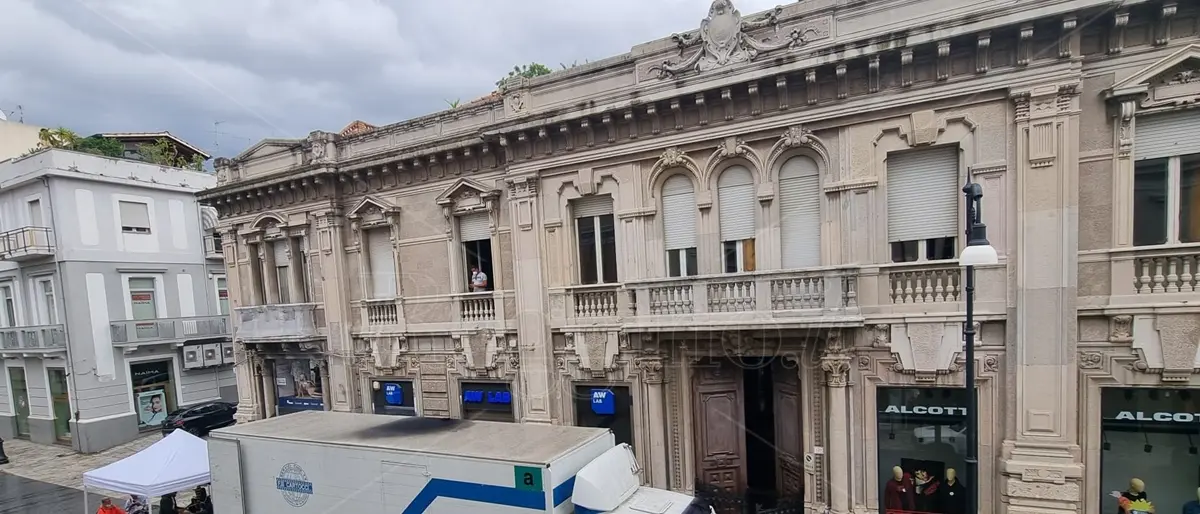 “I Versace”, il set del film a palazzo Travia sul corso Garibaldi