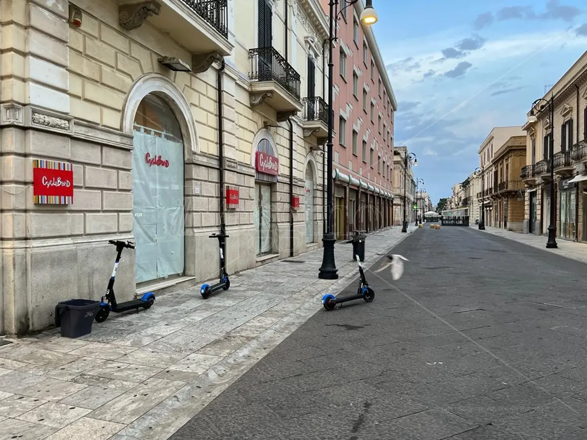 Monopattini a Reggio, mezzi bruciati nel rione Modena