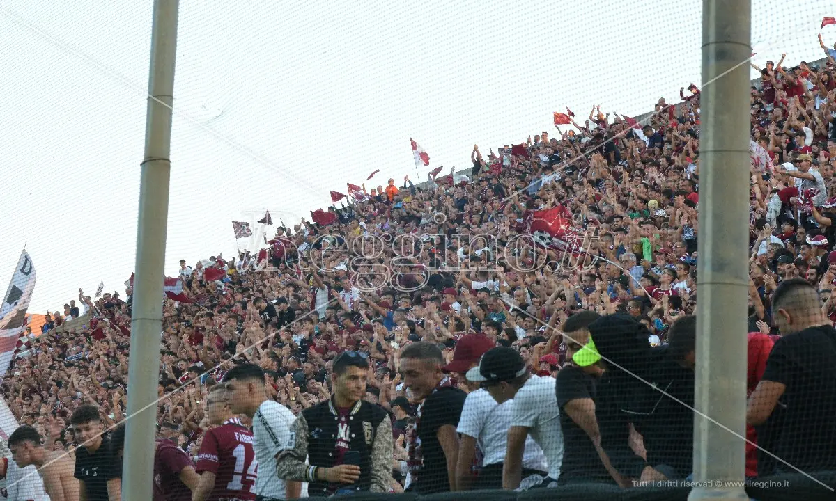 «Sempre insieme»: la Reggina chiama i tifosi per un gennaio amaranto