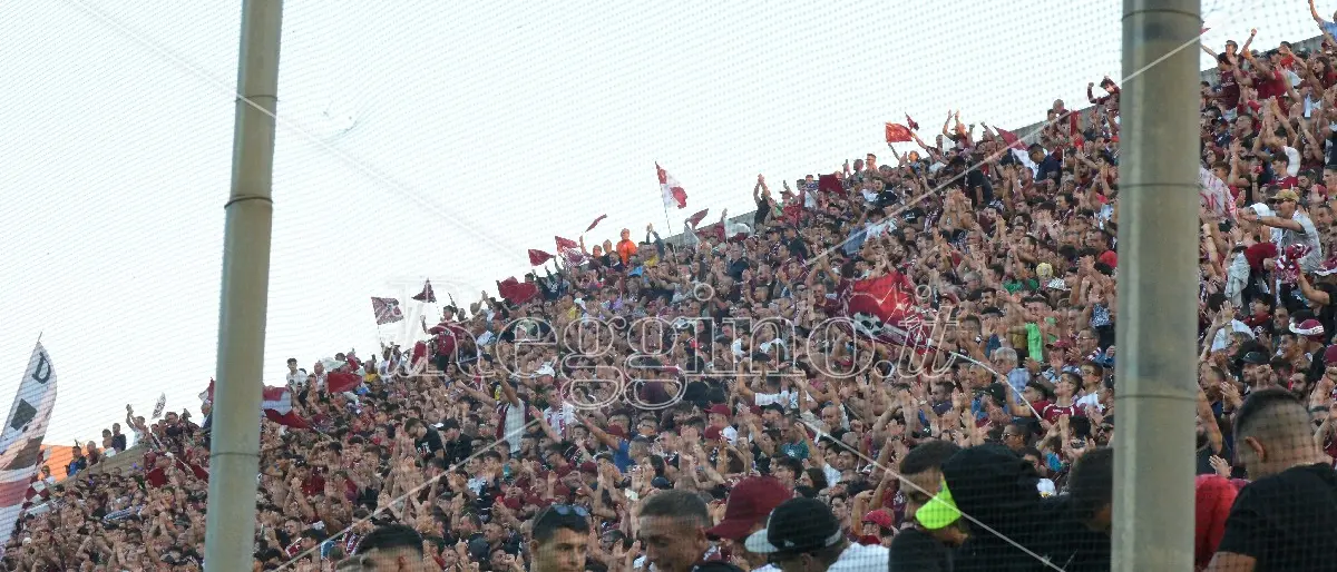 Reggina, il giorno più buio. Ora fuori colpevoli, figuranti e impostori: la D sia di dignità