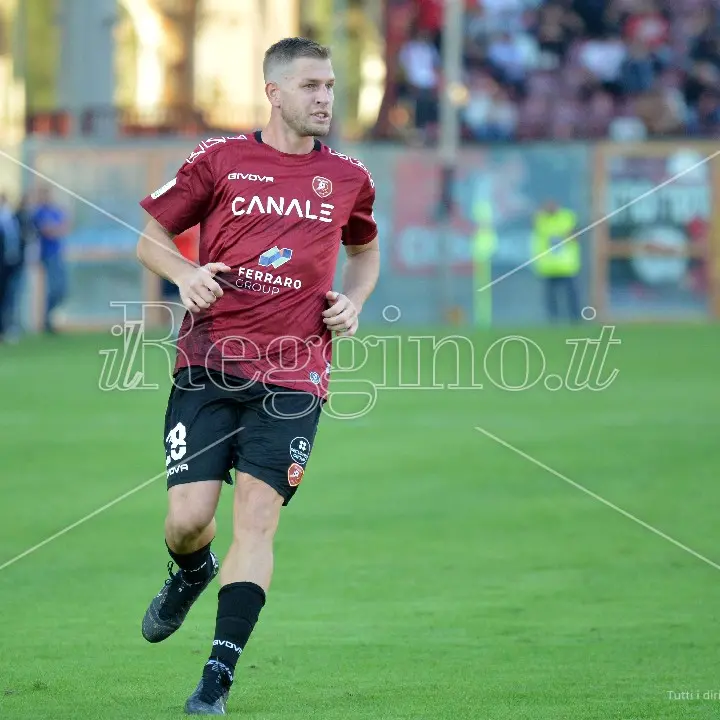 Prima lo svantaggio, poi la reazione: la Reggina pareggia a Cagliari