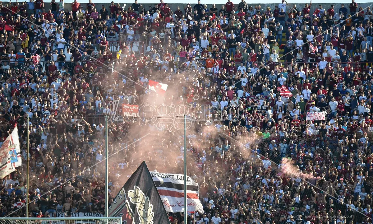 Reggina, duemila euro di multa per \"cori insultanti\" contro il Cosenza