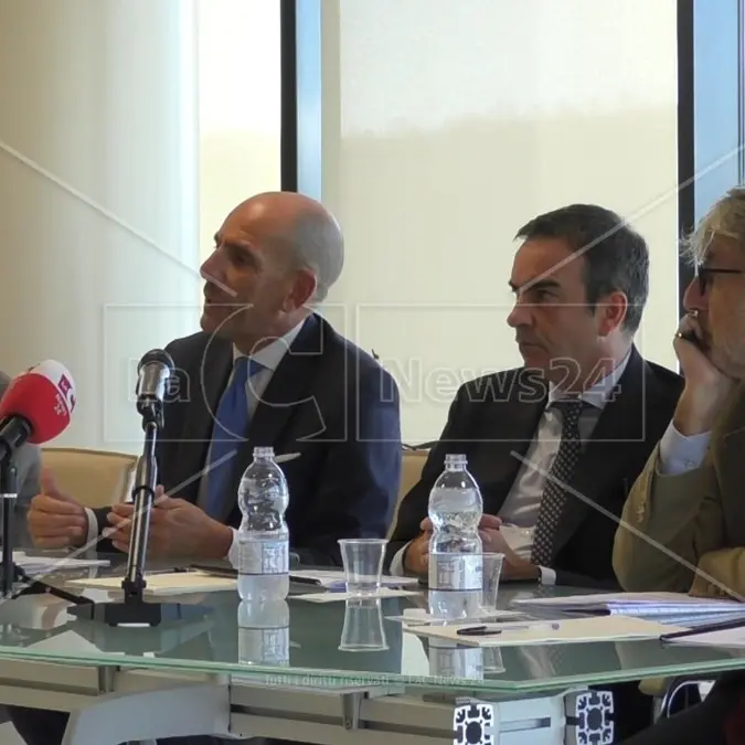 Sanità, Occhiuto: «Assunti 3500 nuovi sanitari e fino 100 euro all’ora a chi vorrà lavorare in pronto soccorso»