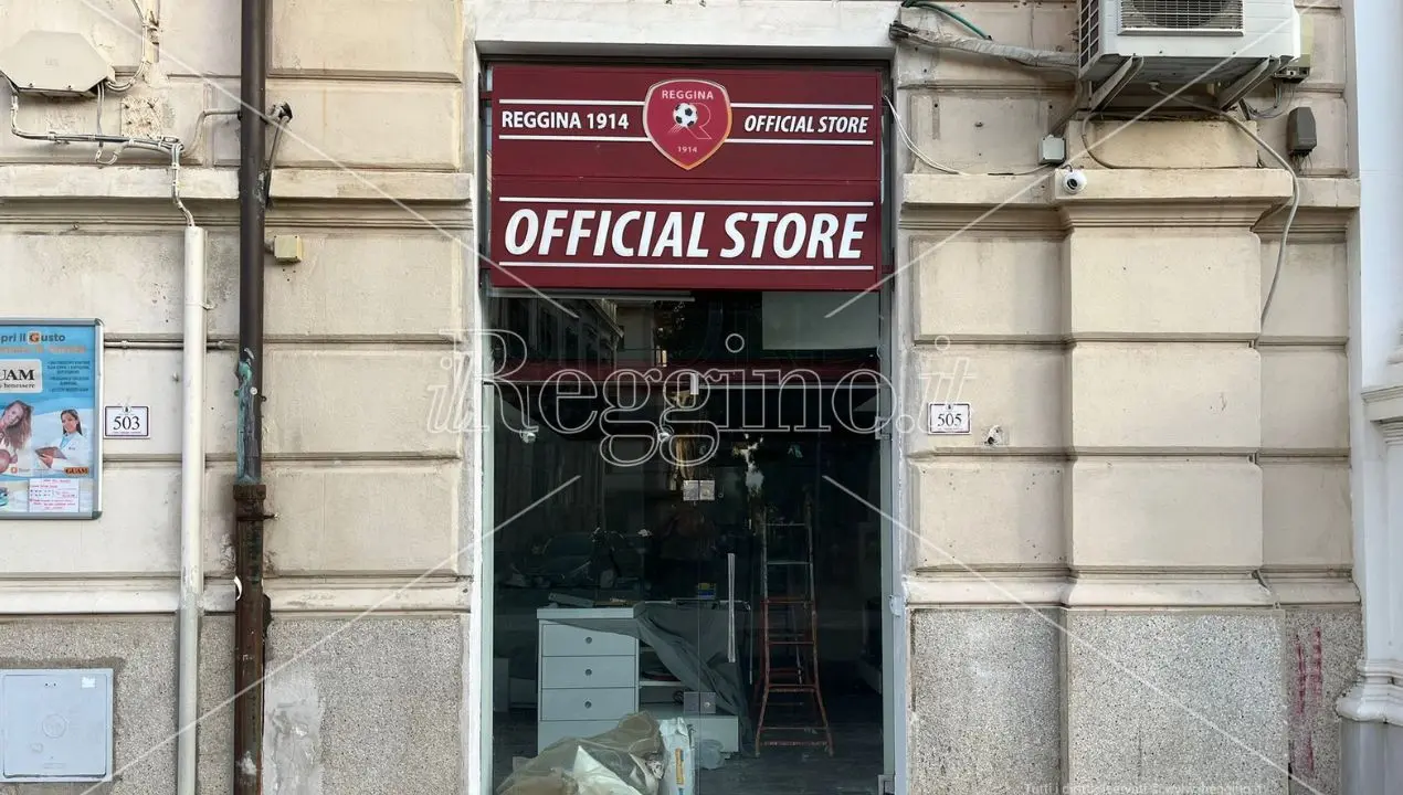 Reggina, lavori al nuovo store del club: sarà sempre sul Corso Garibaldi