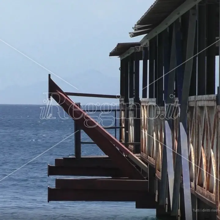 Reggio, pontile di San Gregorio: inidoneo all'approdo e abbandonato - FOTO