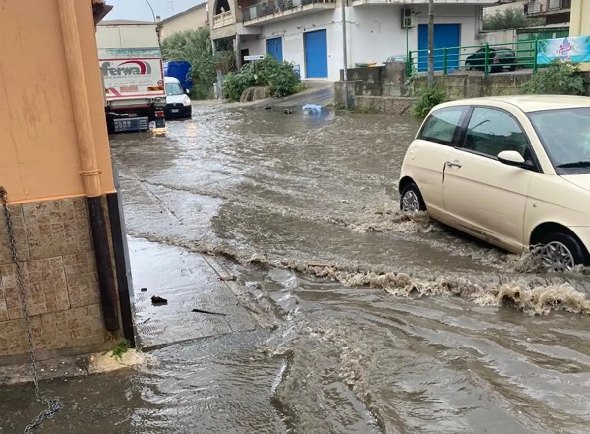 Maltempo a Reggio Calabria, allagato il quartiere Ravagnese - FOTO E VIDEO