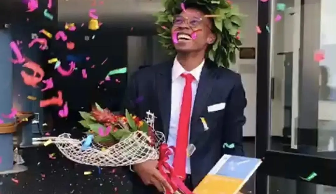 Reggio, il migrante Winner festeggia la laurea: «Questa città mi ha salvato»