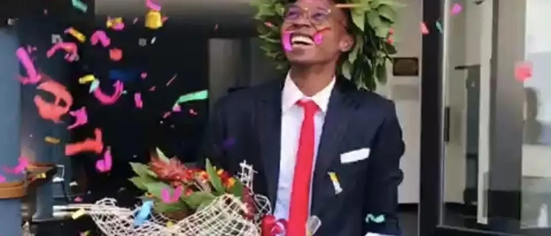 Reggio, il migrante Winner festeggia la laurea: «Questa città mi ha salvato»