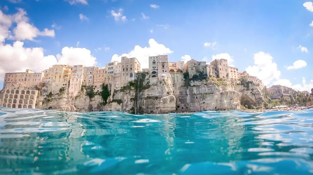 Tropea tra le 25 spiagge più belle del mondo: la classifica di TripAdvisor basata su milioni di recensioni