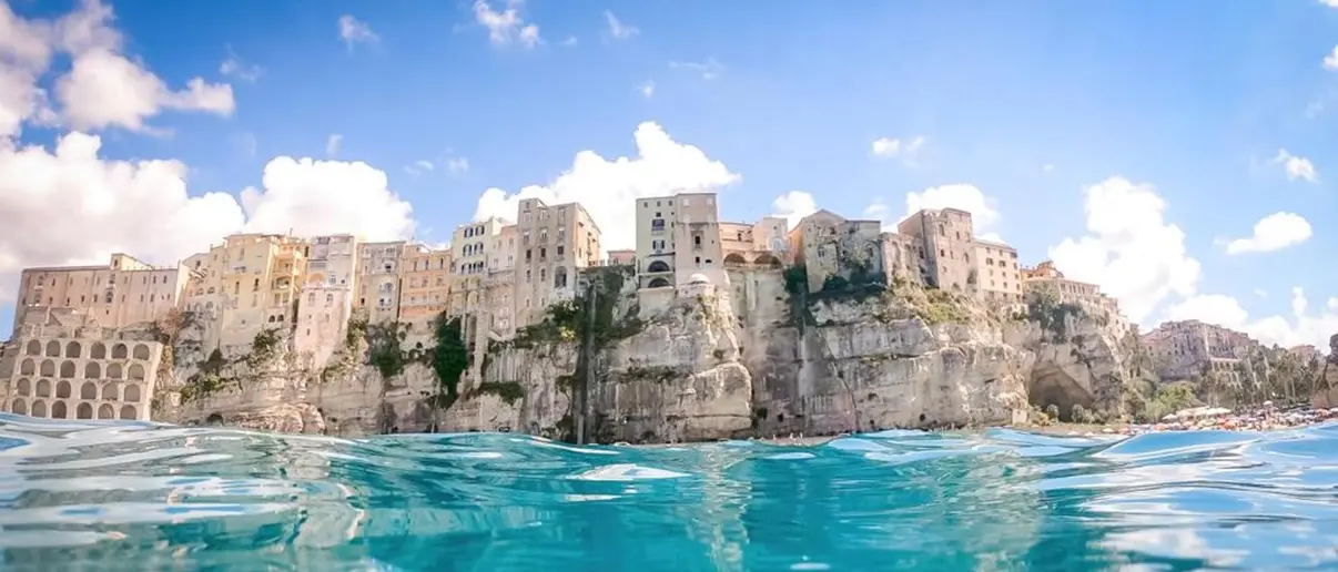Tropea tra le 25 spiagge più belle del mondo: la classifica di TripAdvisor basata su milioni di recensioni