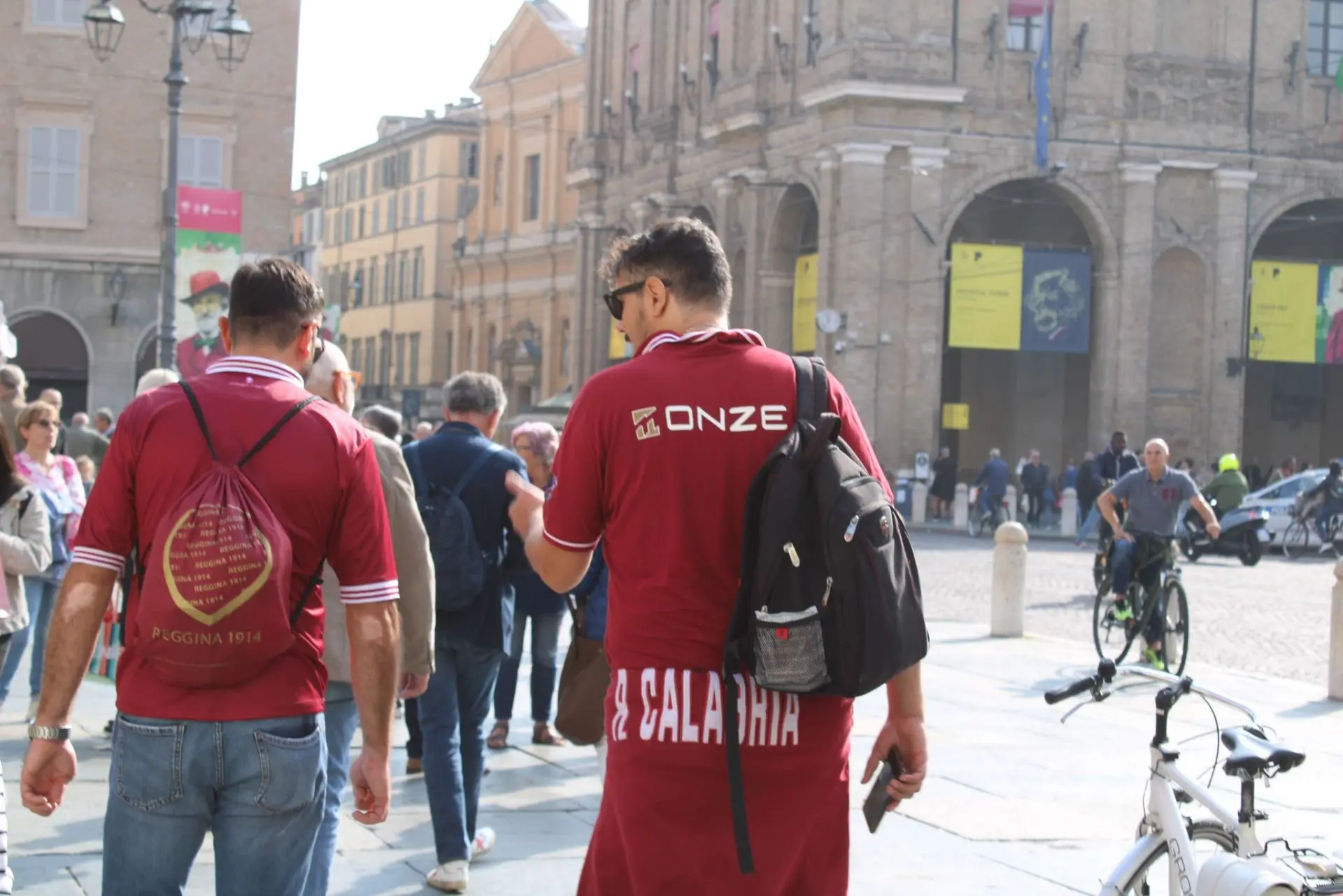 Reggina, Parma si colora d’amaranto: più di 2mila tifosi in città – FOTO